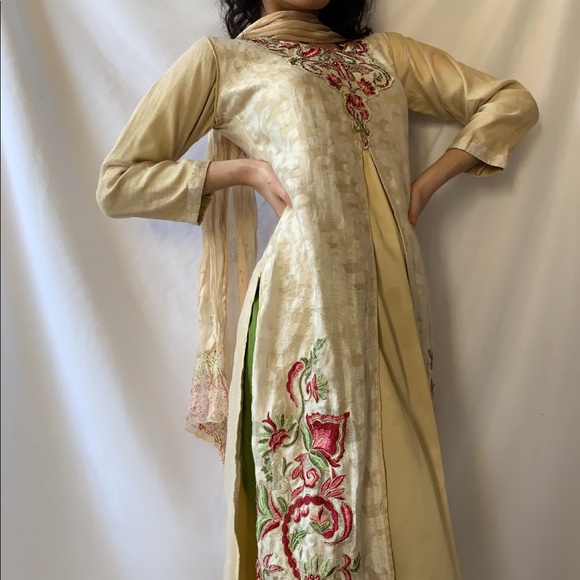 💚 Pakistani 3 pc. Suit/ Outfit - Picture 6 of 10